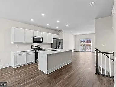 4 bed, 3.5 bath, 2010 sqft, $3,395 — Photo 1