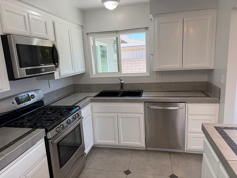 2711 N Berkeley St — Photo 5