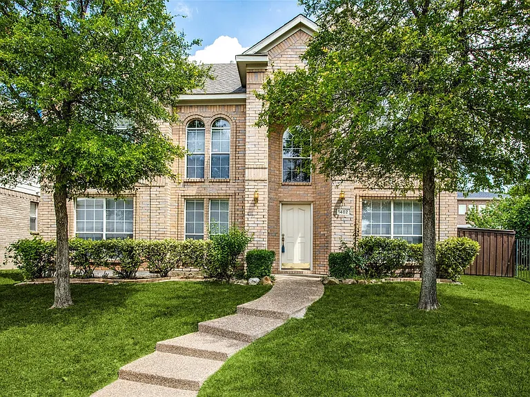 1402 Sunshine Dr — Photo 1