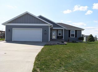 1263 9th Ave NE, Sioux Center, IA 51250