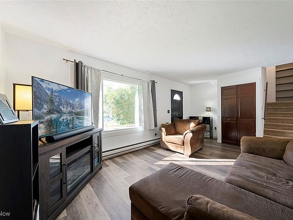 3rd image of 649 Grantwood Ave