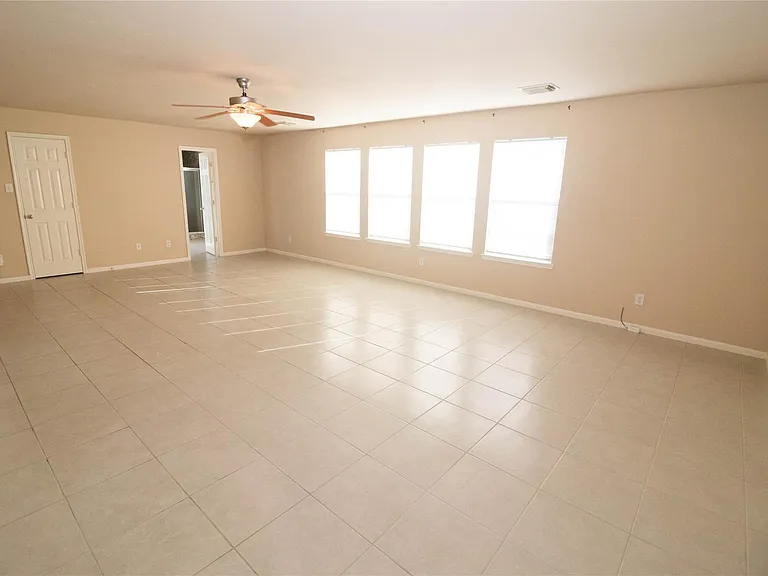 2202 Crossmill Ln — Photo 29
