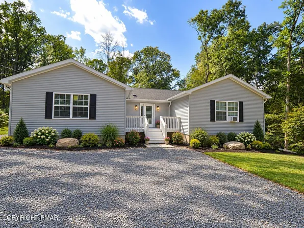 19 Sleepy Hollow Ln, East Stroudsburg, PA 18302