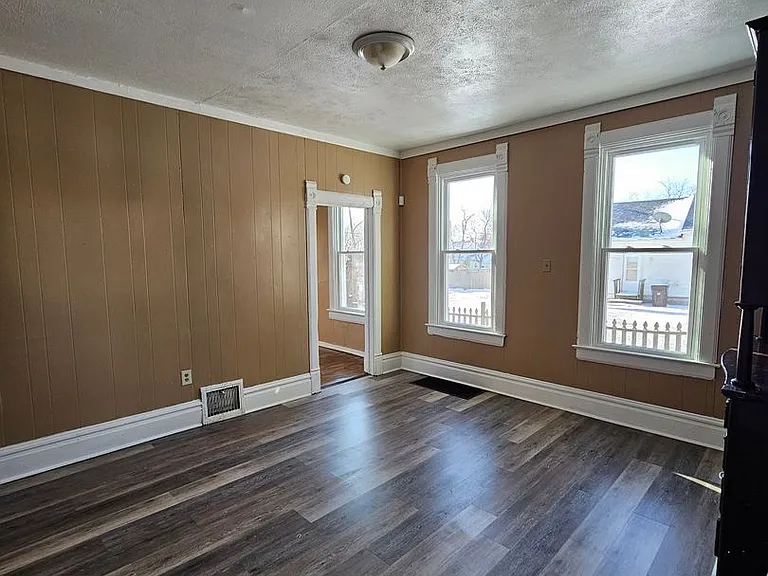 1308 S Western Ave — Photo 16