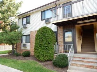 1219 Cricket Ln, Woodbridge, NJ 07095