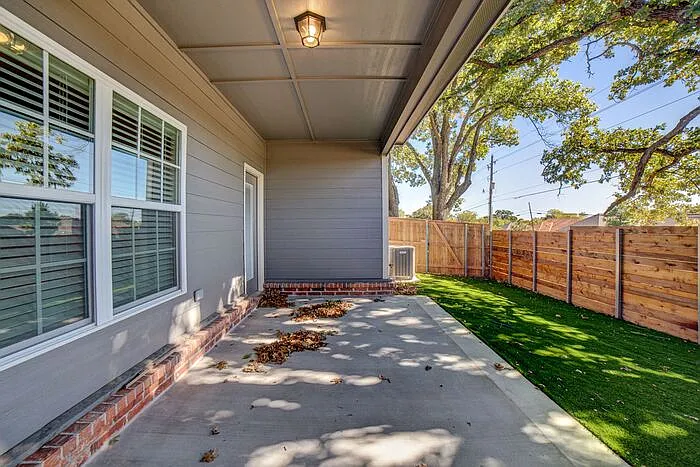 2421 W Imperial Ct — Photo 34
