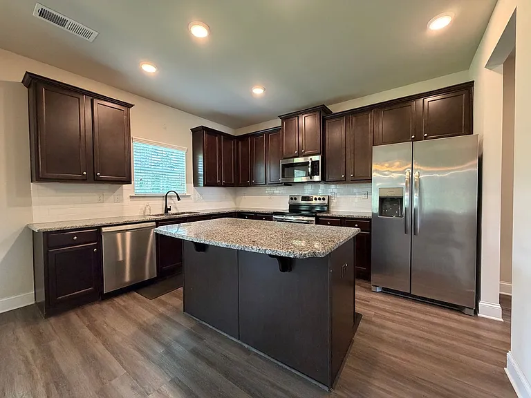 61 N Village Cir — Photo 8