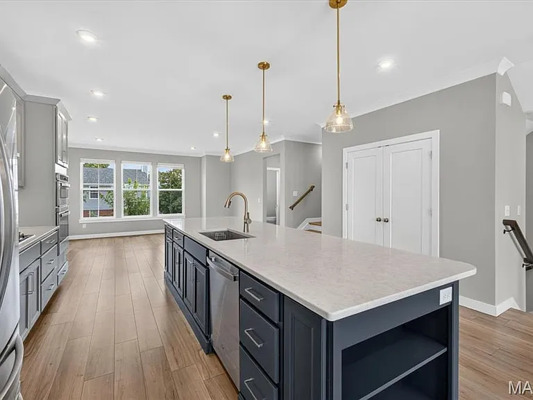 8933 Eager Rd — Photo 7