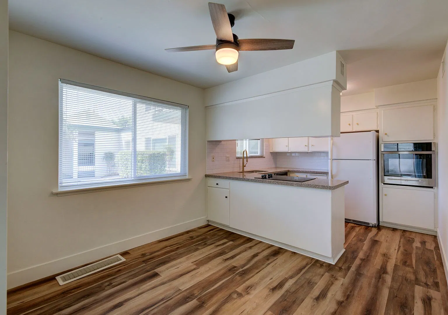 5085 N Roosevelt Ave. — Photo 4
