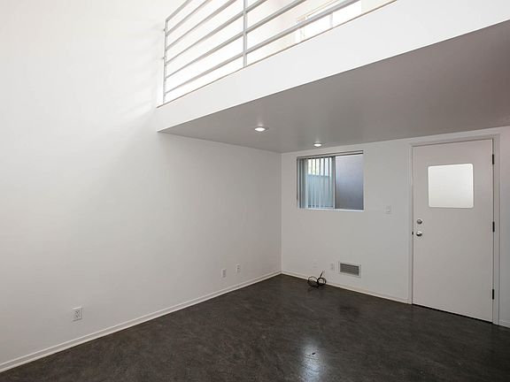 4th image of 3016 Ruskin St