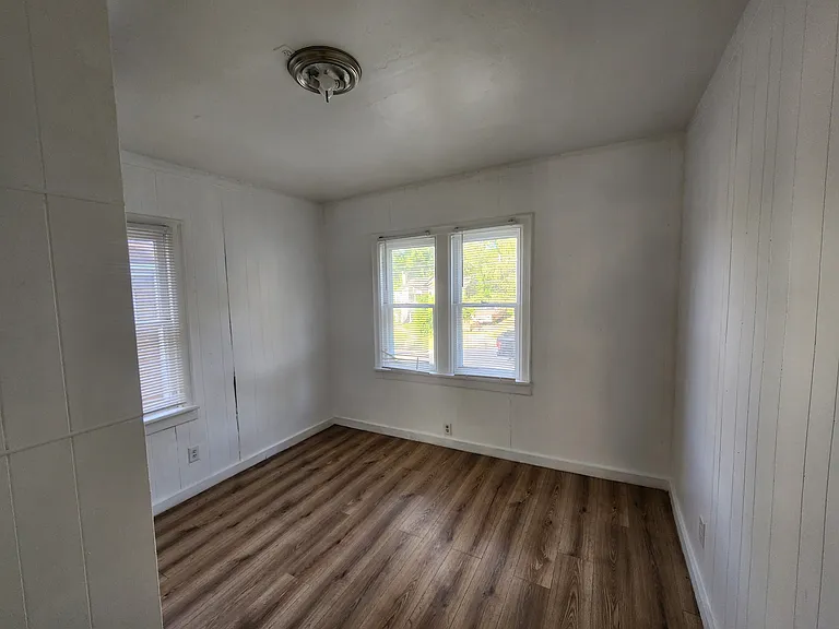 22 N Harvey Ave — Photo 7