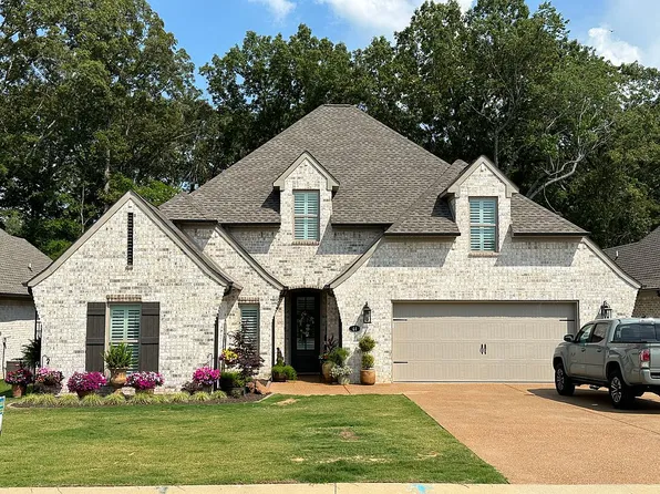 44 Emerald Breeze Dr, Jackson, TN 38305