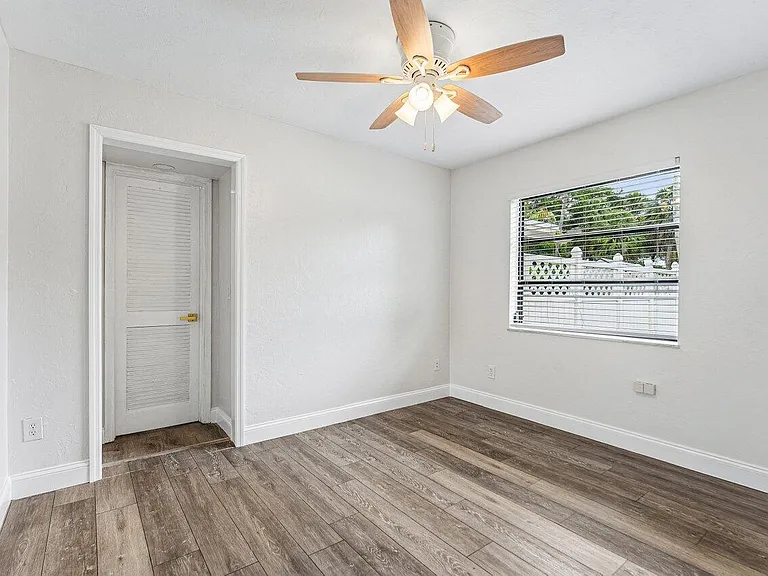 2103 N Palm Cir — Photo 17