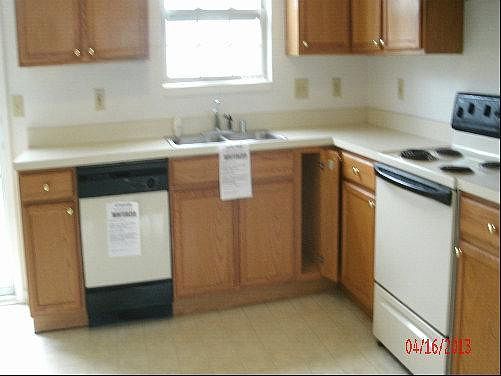 2nd image of 1045 Pinoak Dr #1047