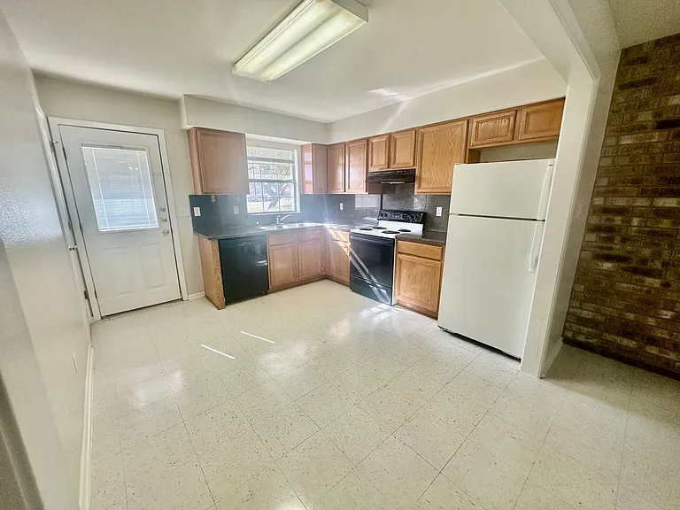 132 S Mansfield St #A — Photo 6