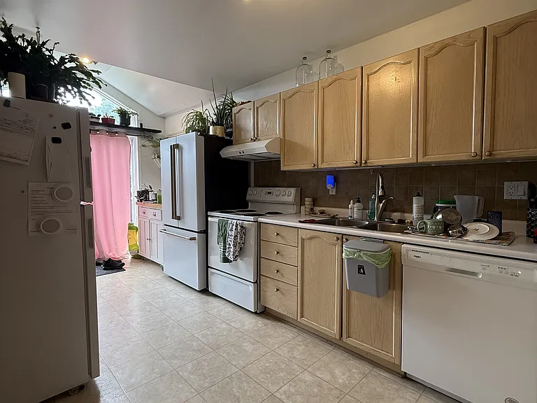 70 Inverary Dr #1 — Photo 3