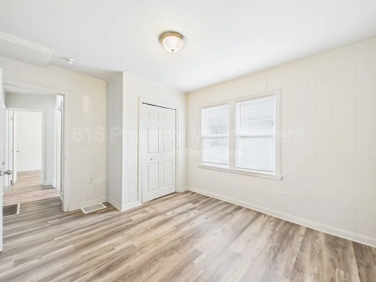 5100 Brooklyn Ave — Photo 27