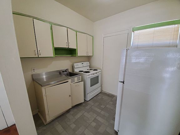 3rd image of 15 SE 18th Ct Unit 2