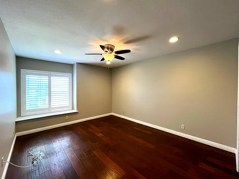 581 S Greenwich St — Photo 32