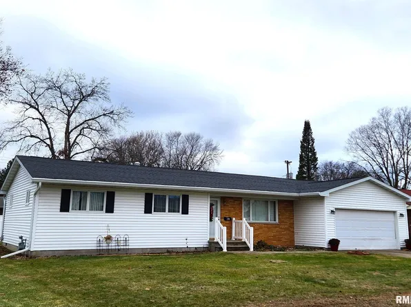 165 Half Moon St, Lincoln, IL 62656