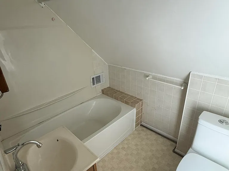713 Terrace Ave #1/2 — Photo 8