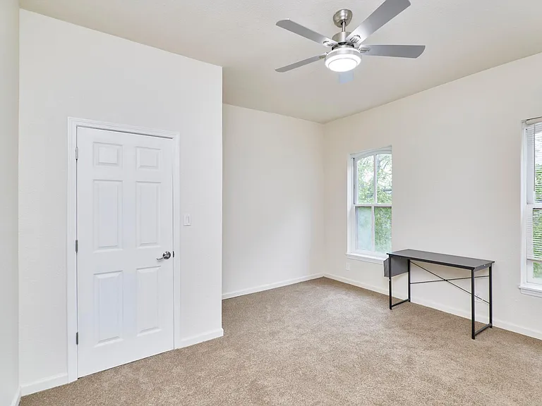 1421 N Park Pl — Photo 35