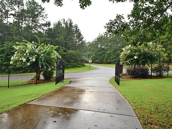 5th image of 120 Garnett Point Dr