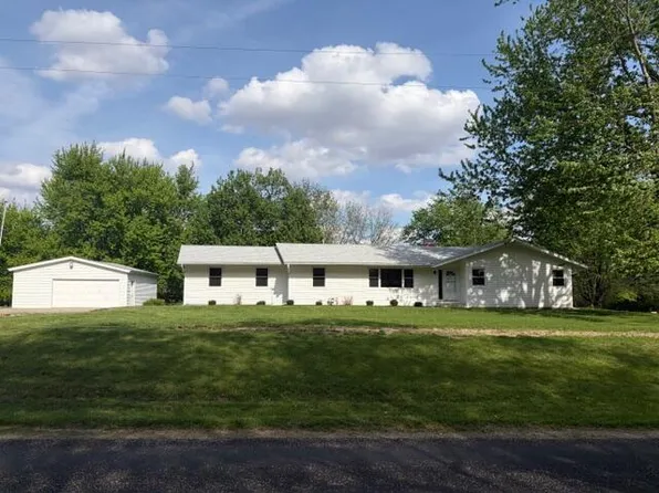 719 Salt Creek Rd, Le Roy, IL 61752