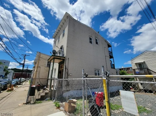 21 Elm St #3, Paterson City, NJ 07501