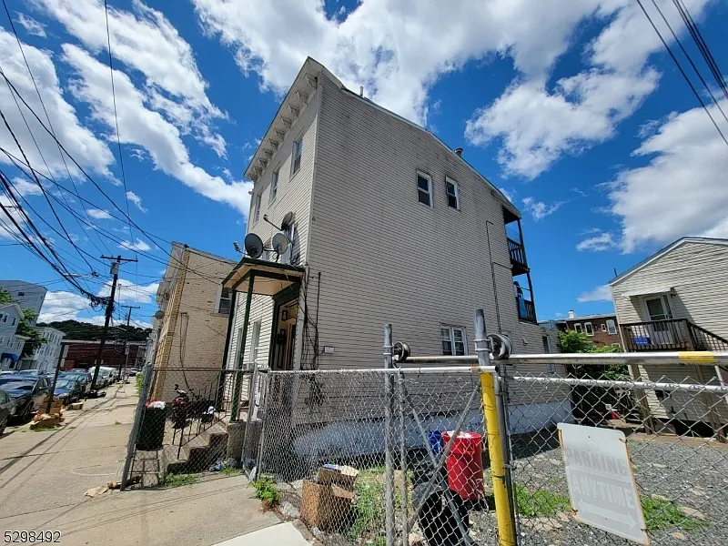 21 Elm St #3 photo 1