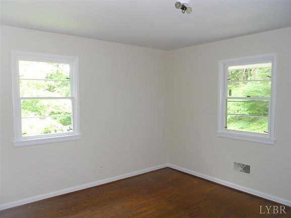 4th image of 3 Fredonia Ave