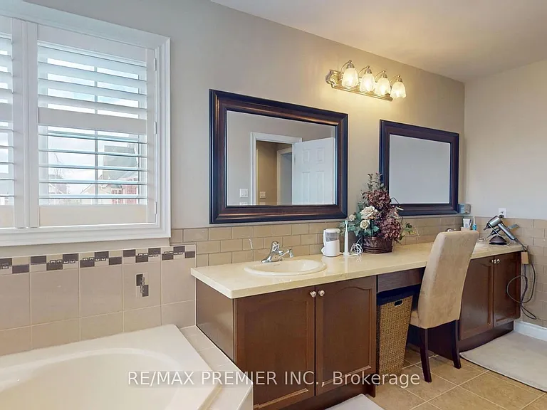 48 Heron Hollow Ave — Photo 16