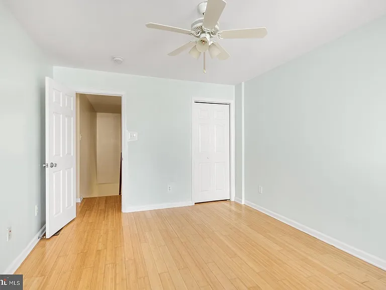 2476 Emerald St — Photo 20