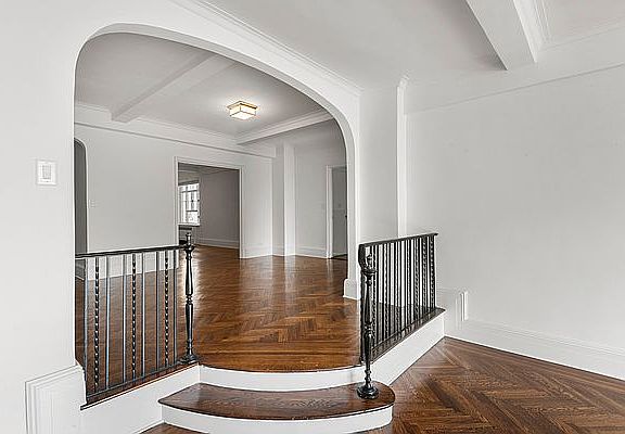3rd image of 25 W 81st St #9B