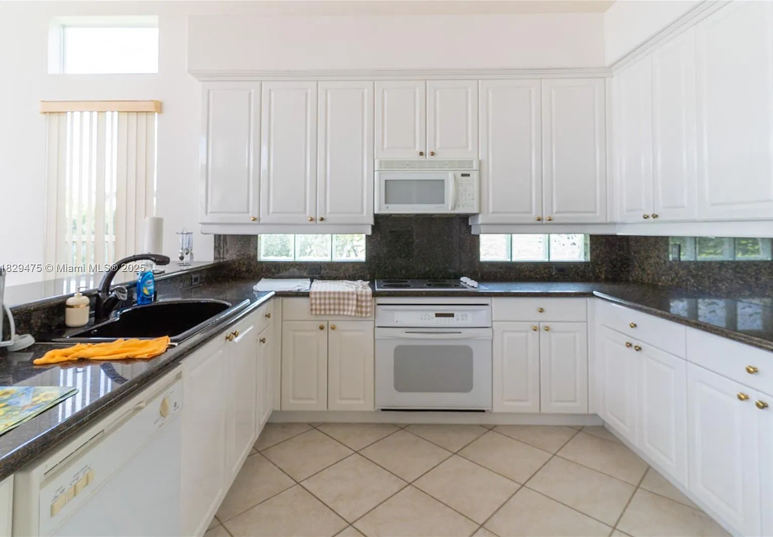 4 bed, 2589 sqft, $5,000 — Photo 4