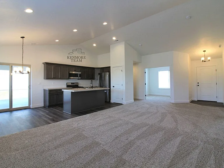 7607 Coldwater Dr — Photo 4