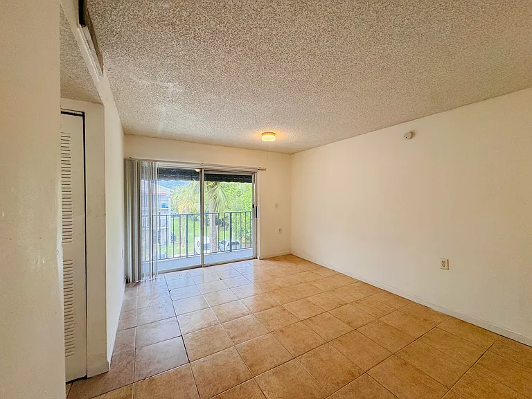 1068 N Benoist Farms Rd #302 — Photo 35
