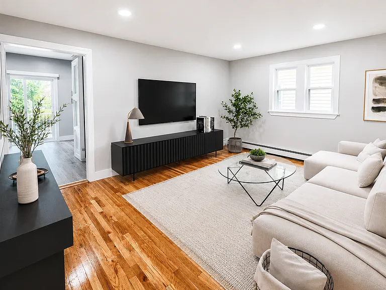 31 Adrian St #2 — Photo 3