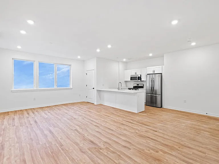 1309 Cambridge — Photo 37