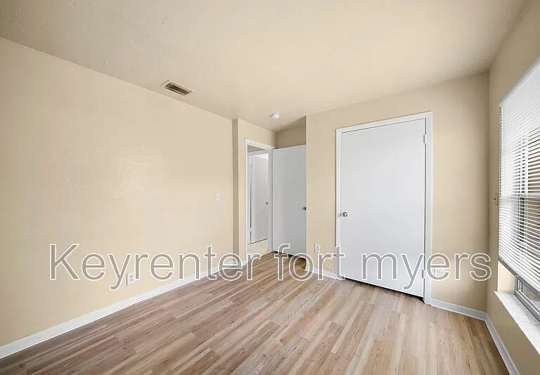 5447 10th Ave — Photo 16