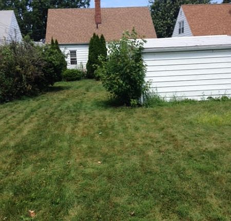 3rd image of 24250 Devoe Ave