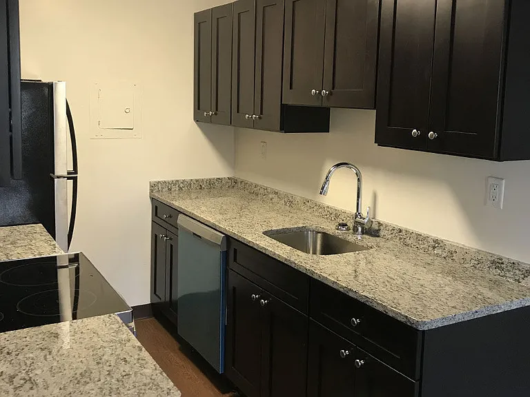 586 Main St — Photo 1