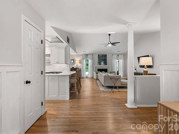 3rd image of 239 Windsor Forest Cir