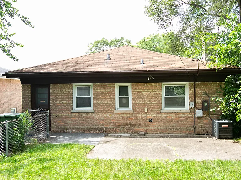8837 S Talman Ave — Photo 16