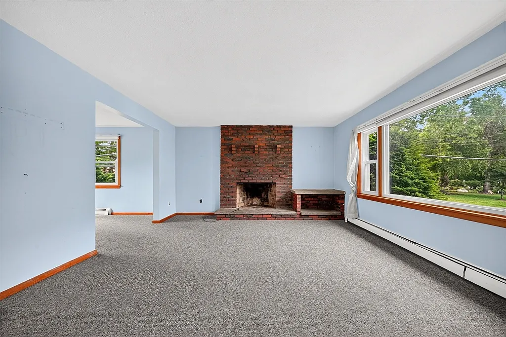 3 bed, 1.0 bath, 1100 sqft, $3,100 — Photo 4