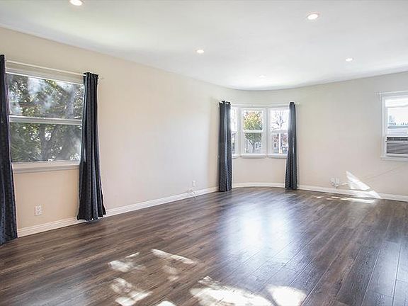 4th image of 2525 W Grand Ave