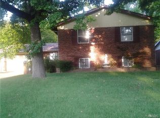10416 Saint Ives Dr, Saint Louis, MO 63136