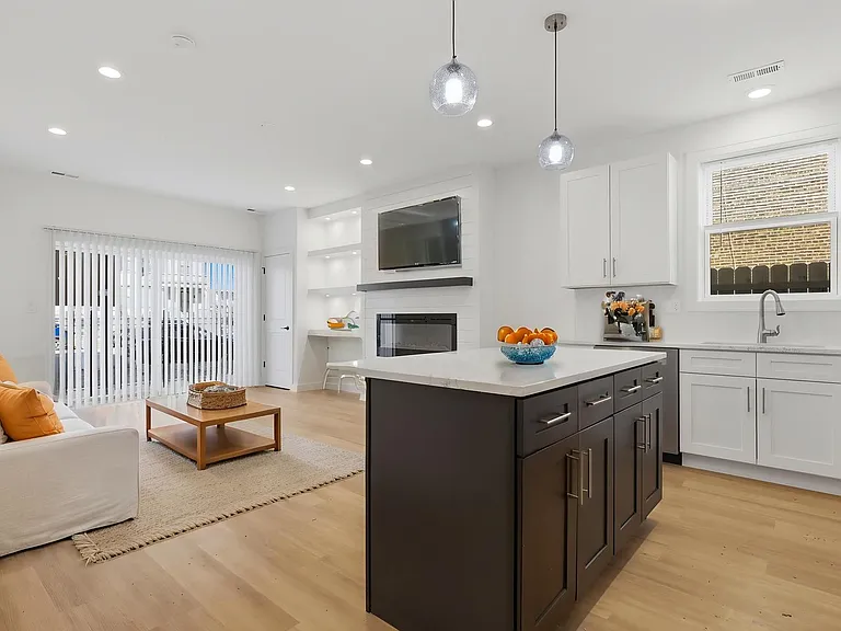 4841 S Prairie Ave #1 — Photo 6