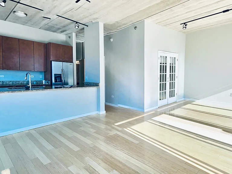 630 N Franklin St #1008 — Photo 2