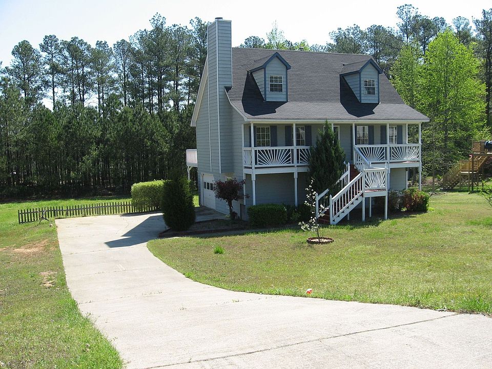 house front with long driveway